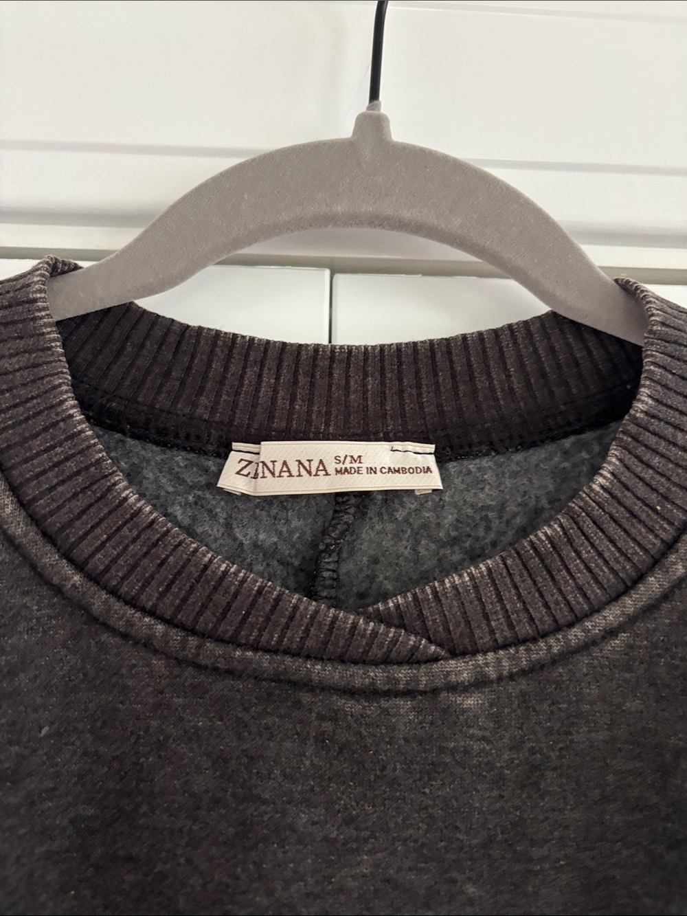 Zenana Vintage-Inspired Washed Black Crewneck Sweater S/M - Picture 2 of 4
